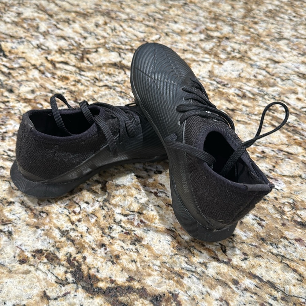 Soccer shoes